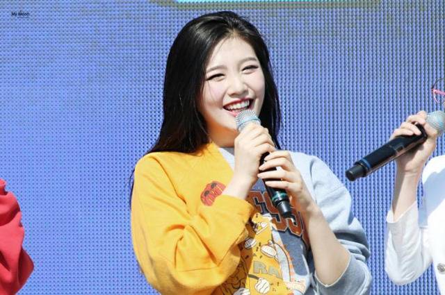 레드벨벳 조이 눈웃음 | 인스티즈