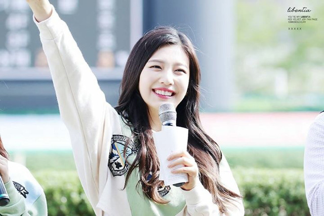 레드벨벳 조이 눈웃음 | 인스티즈