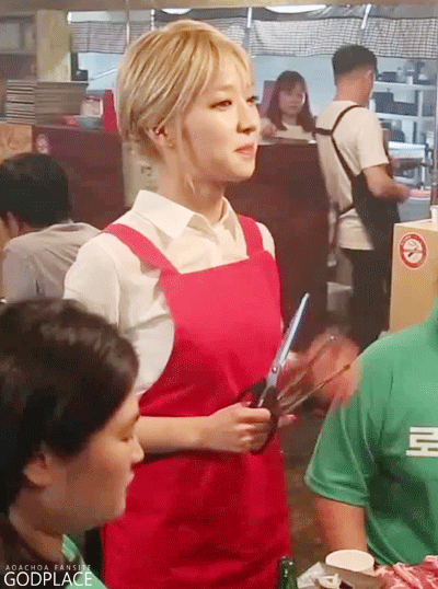 고깃집 알바하는 초아가 좋다.gif | 인스티즈