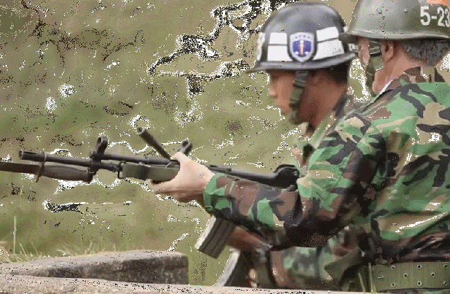 문재인대통령 자격자세 훈련사진.JPG GIF ..ㄷㄷㄷ | 인스티즈