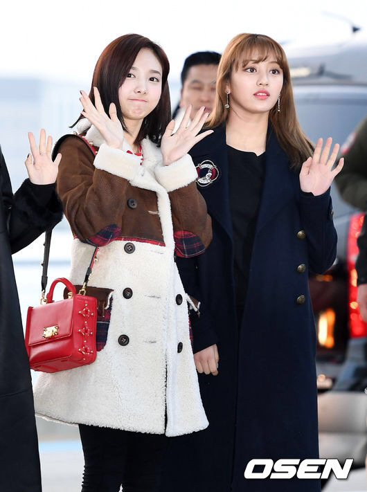 오늘자 민낯인게 부끄러운 나연이 ㅋㅋㅋㅋㅋ | 인스티즈