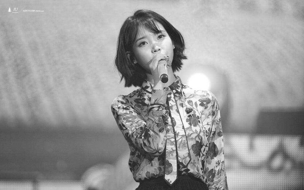 귀엽고 이쁜데 섹시하기까지한 아이유.jpgif | 인스티즈