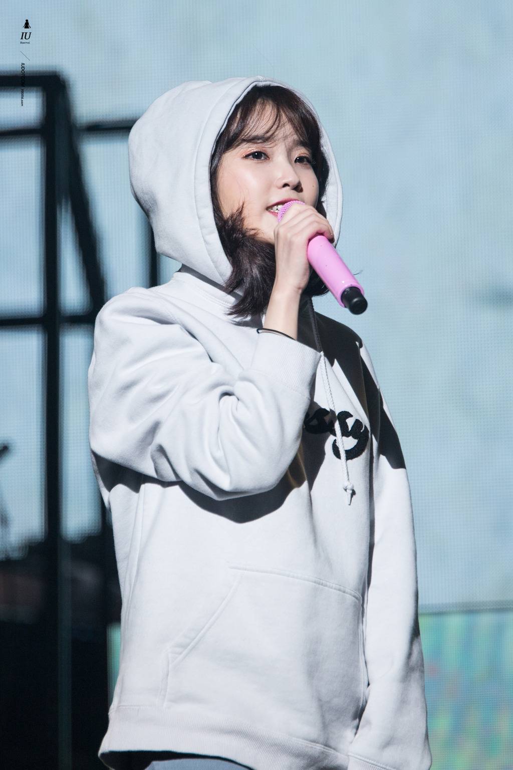 귀엽고 이쁜데 섹시하기까지한 아이유.jpgif | 인스티즈