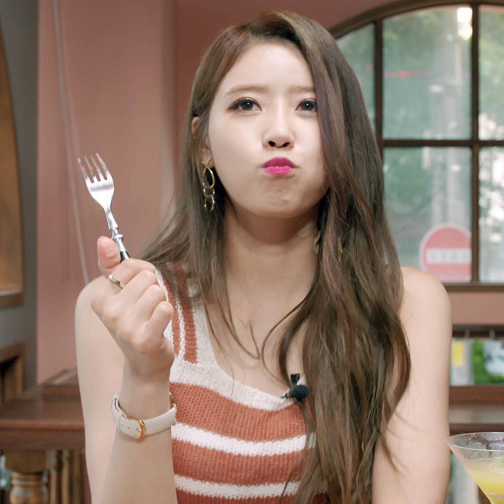 [러블리즈] 심야에 배가고프지만 참아야 할 것 같아서 미주 | 인스티즈