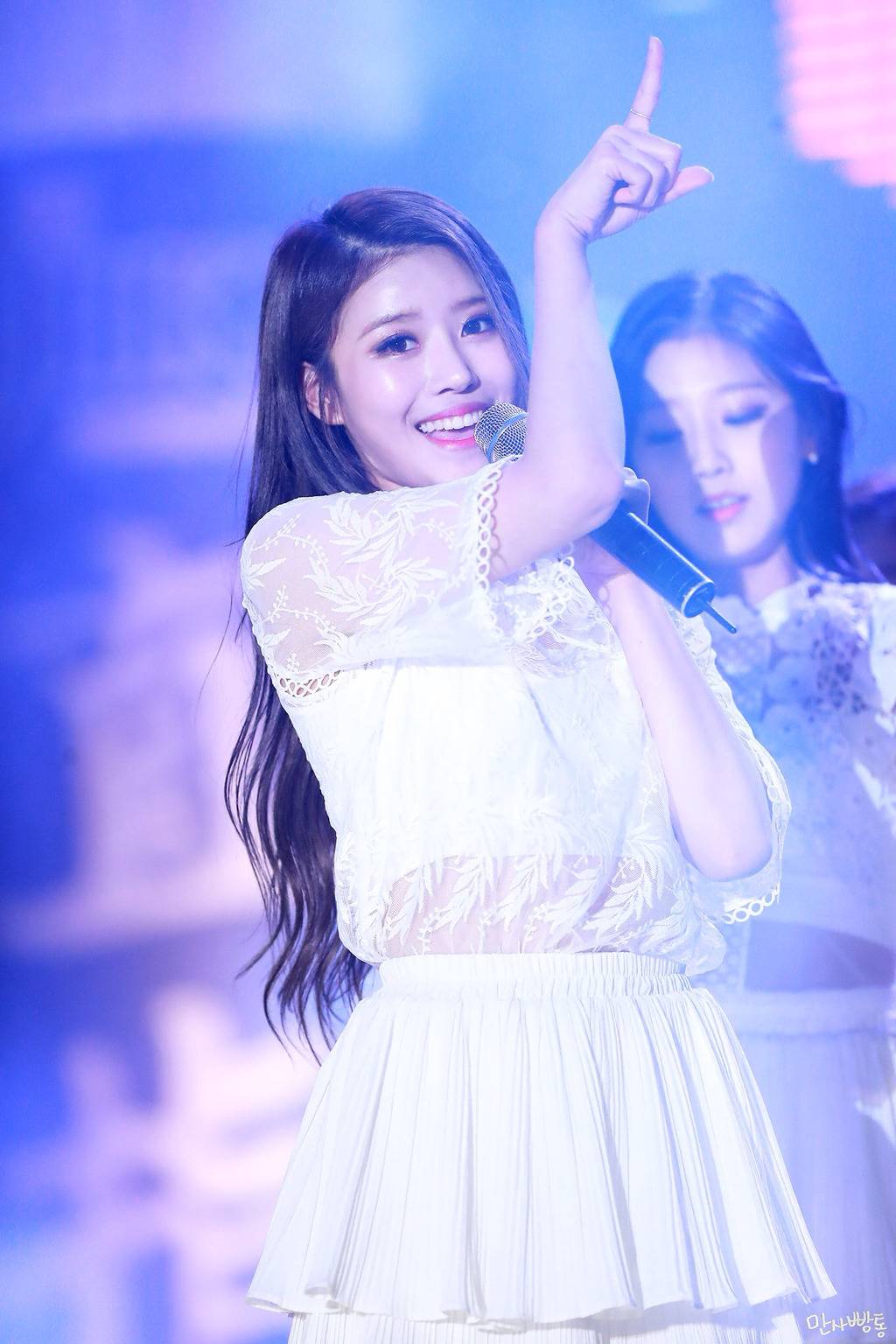 [러블리즈] 심야에 배가고프지만 참아야 할 것 같아서 미주 | 인스티즈