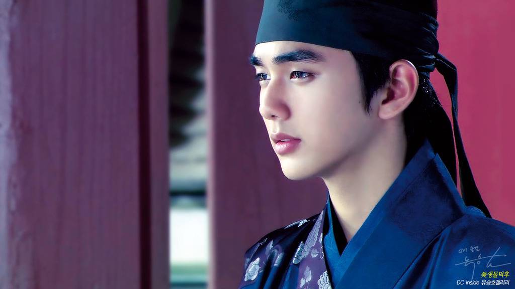 비슷한 나이로 비교해보는 유승호 vs 원빈 | 인스티즈