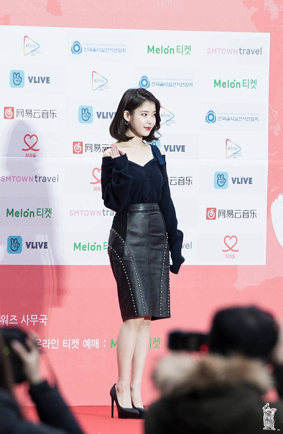 귀엽고 이쁜데 섹시하기까지한 아이유.jpgif | 인스티즈