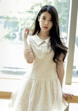  소녀의 모습 바탕에 깔려있는 것 | 인스티즈