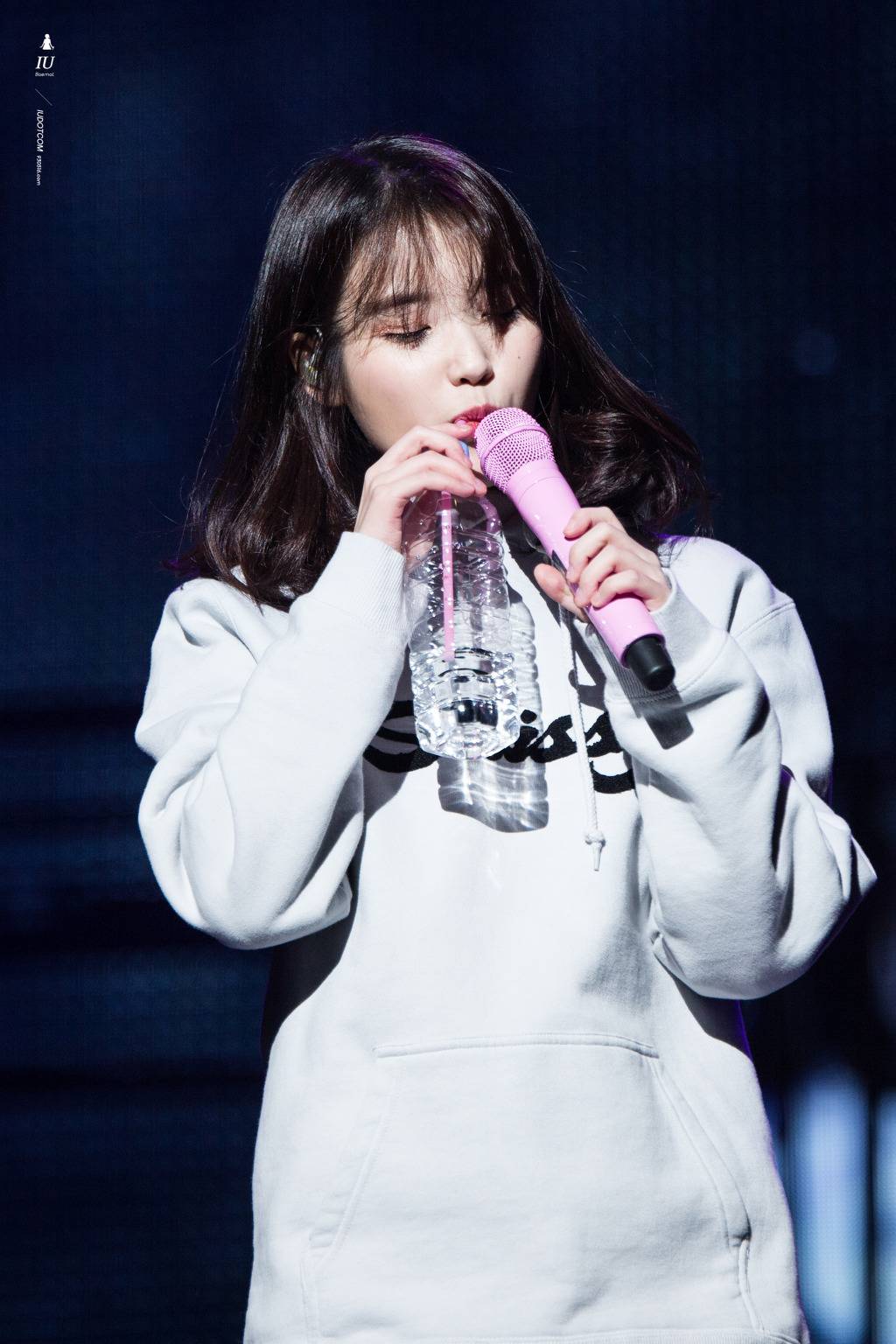 귀엽고 이쁜데 섹시하기까지한 아이유.jpgif | 인스티즈