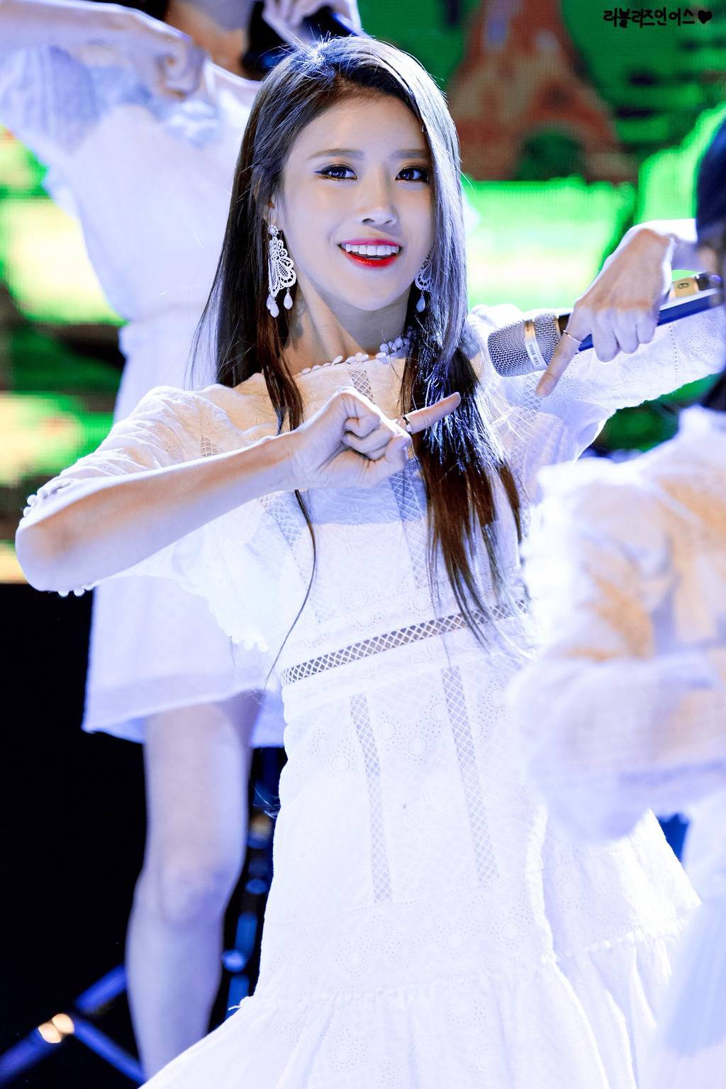 [러블리즈] 심야에 배가고프지만 참아야 할 것 같아서 미주 | 인스티즈