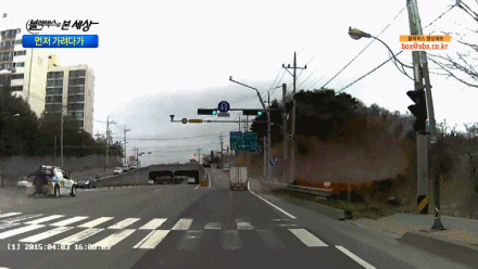 블랙박스로 본 세상-견인차 사고.gif | 인스티즈