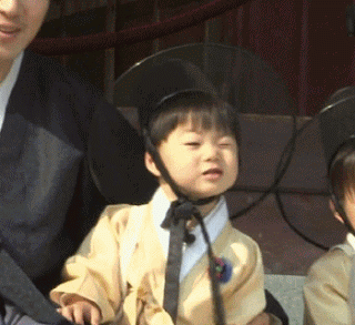 태어날때부터 윙크하던 아기 송만세.jpgif | 인스티즈