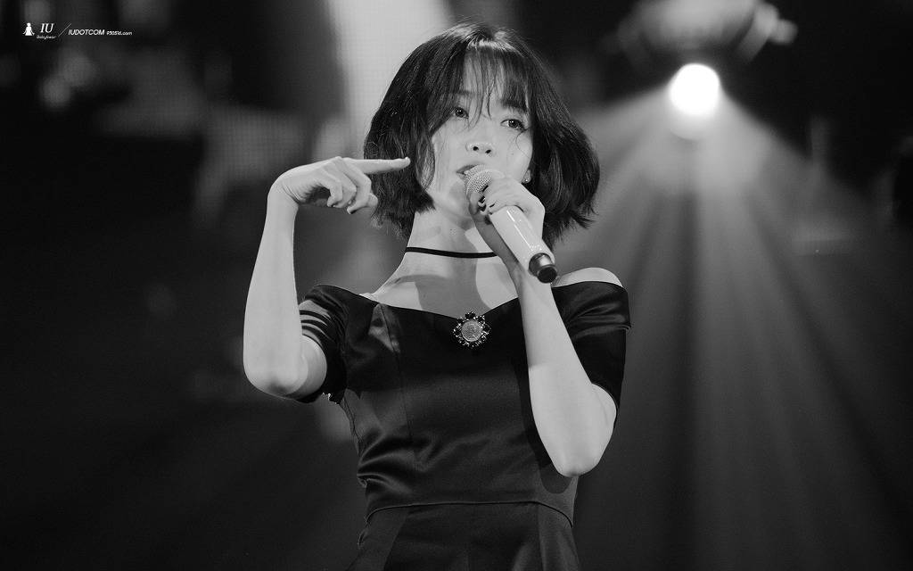 귀엽고 이쁜데 섹시하기까지한 아이유.jpgif | 인스티즈