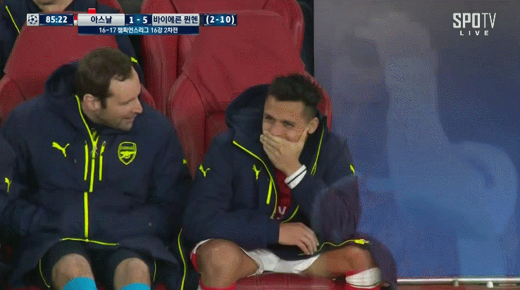 ??? : 팀이 지고있는데 웃고있어요!! | 인스티즈