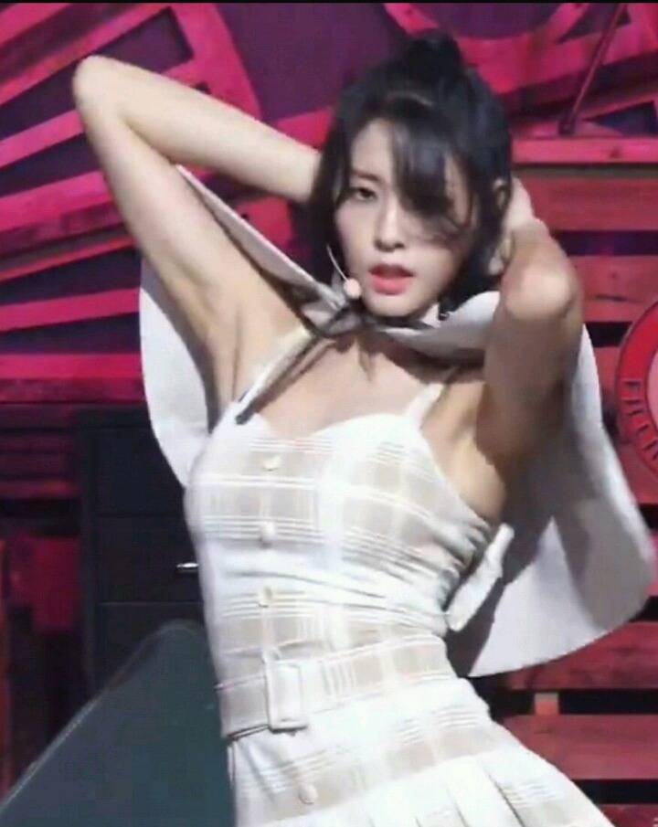 설현 겨드랑이 