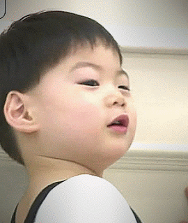 태어날때부터 윙크하던 아기 송만세.jpgif | 인스티즈