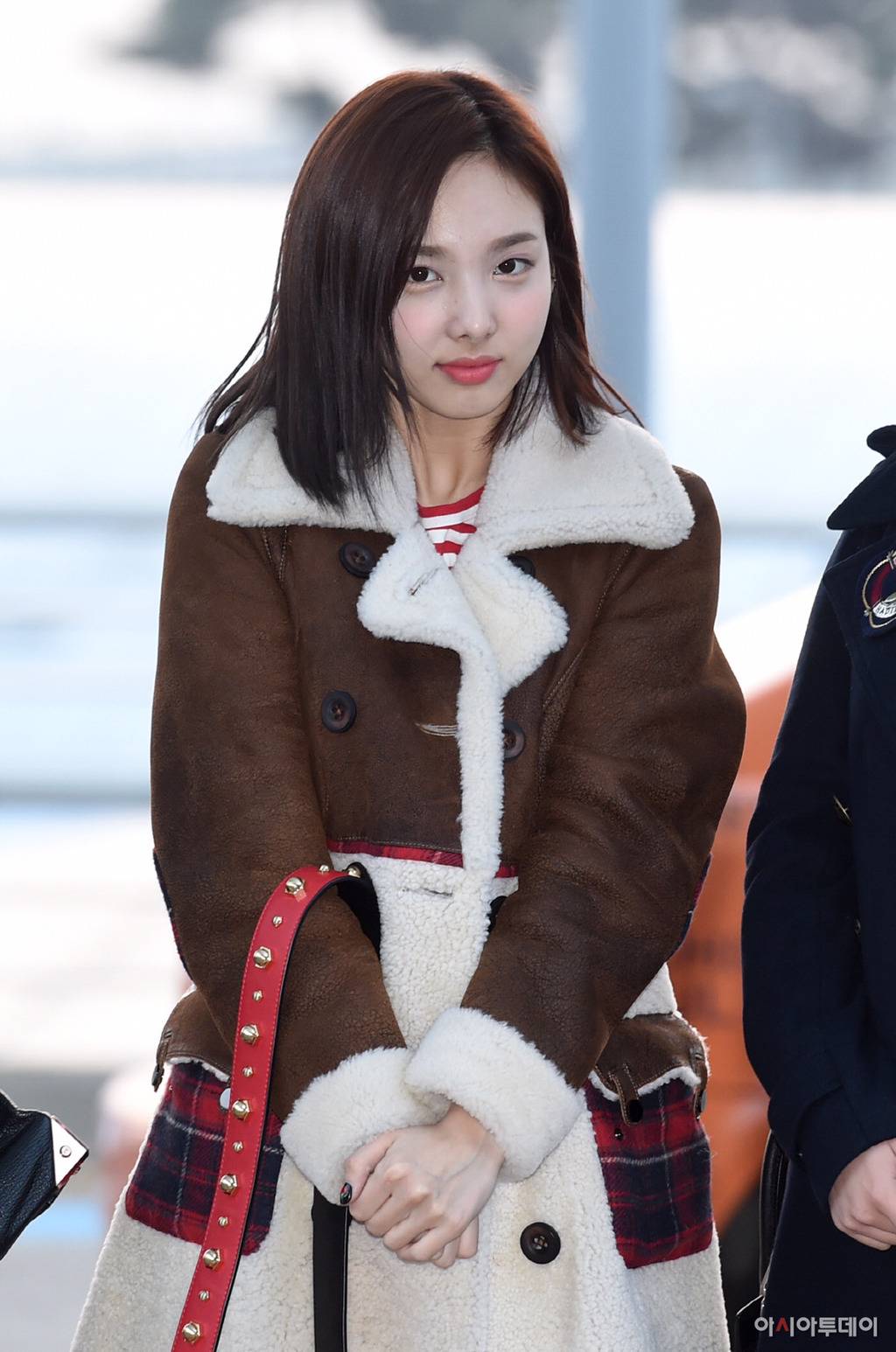 오늘자 민낯인게 부끄러운 나연이 ㅋㅋㅋㅋㅋ | 인스티즈