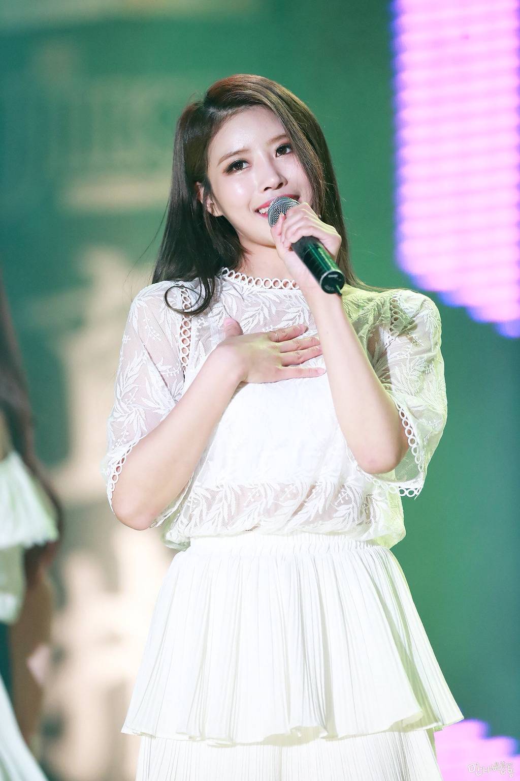 [러블리즈] 심야에 배가고프지만 참아야 할 것 같아서 미주 | 인스티즈