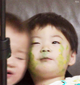 태어날때부터 윙크하던 아기 송만세.jpgif | 인스티즈