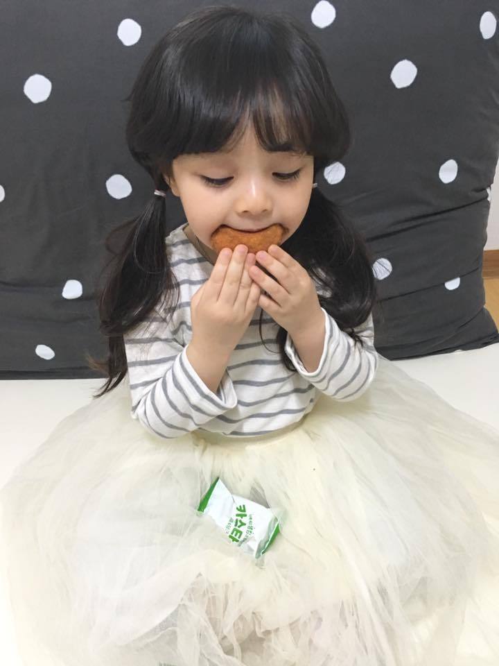 특이점이온 애기 엄마의 미모 + 기싱꿍꼬또 애기 재은이사진.jpg | 인스티즈