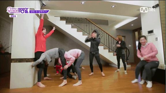 말뚝박기 처음하는 트와이스 쯔위.gif | 인스티즈