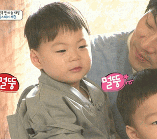 태어날때부터 윙크하던 아기 송만세.jpgif | 인스티즈