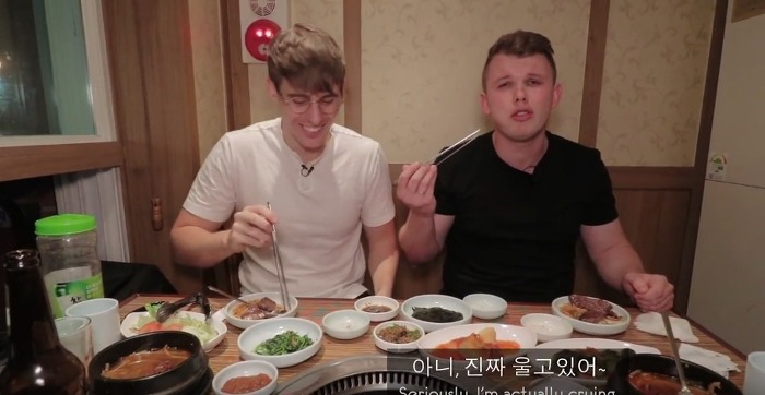 한우 꽃등심을 처음 먹어본 외국인들의 반응.jpg | 인스티즈