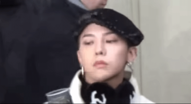 막내야 이등병 짝대기몇개니.gif | 인스티즈