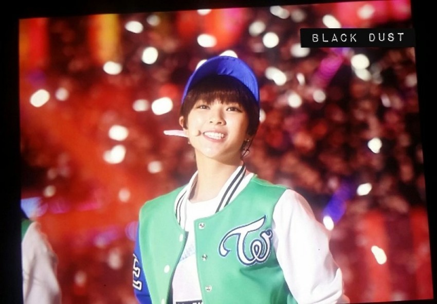 오늘자 가발 쓰고 공연한 트와이스 정연이 | 인스티즈