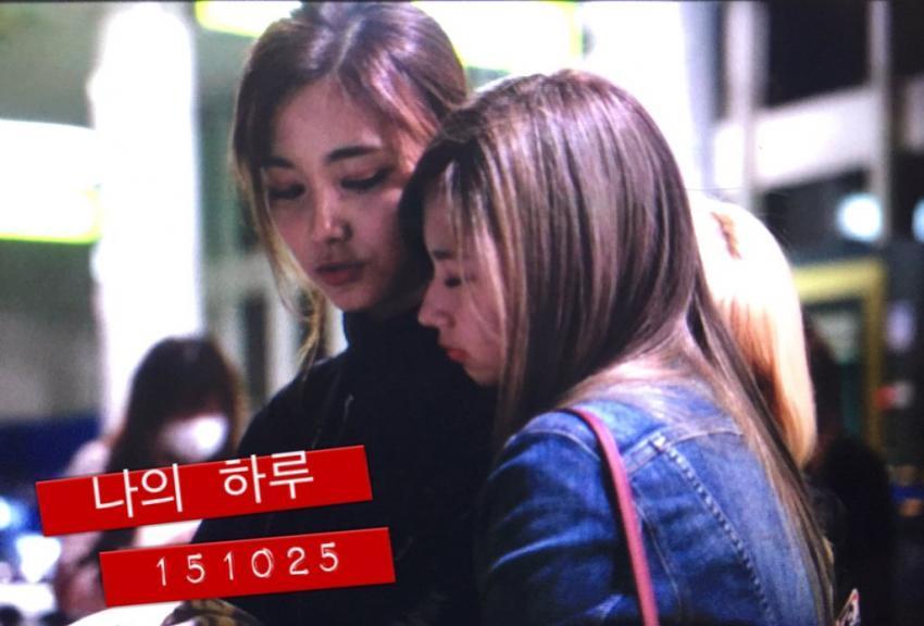 담요 덮어주는 사나랑 쯔위.gif | 인스티즈