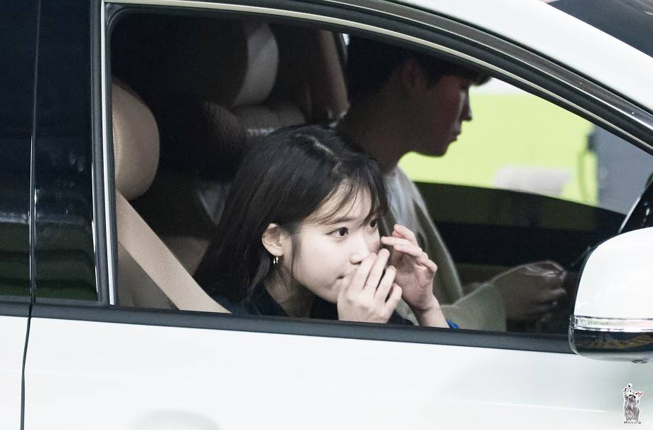 귀엽고 이쁜데 섹시하기까지한 아이유.jpgif | 인스티즈