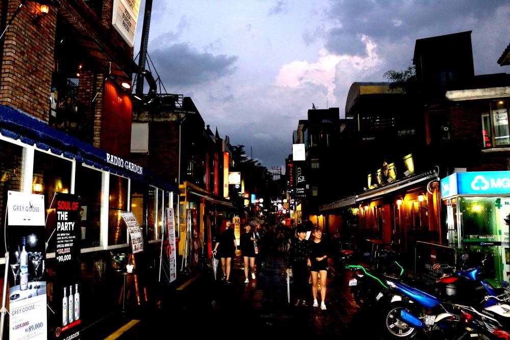 서울 번화가들중에서 가장 매력있고 특색있는 번화가라 생각함 | 인스티즈