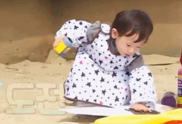 [반달친구] 10명의 아이들 중에서 유일하게 기저귀 차는 박하율.jpgif | 인스티즈