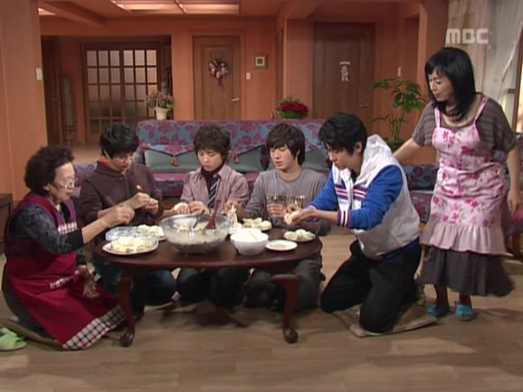 [거침없이하이킥] 박해미 앞에서 온순해진 민용이 ㅋㅋㅋㅋㅋ.jpg | 인스티즈