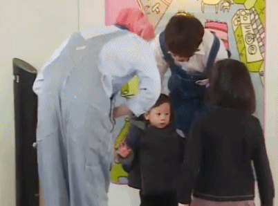 [반달친구] 10명의 아이들 중에서 유일하게 기저귀 차는 박하율.jpgif | 인스티즈