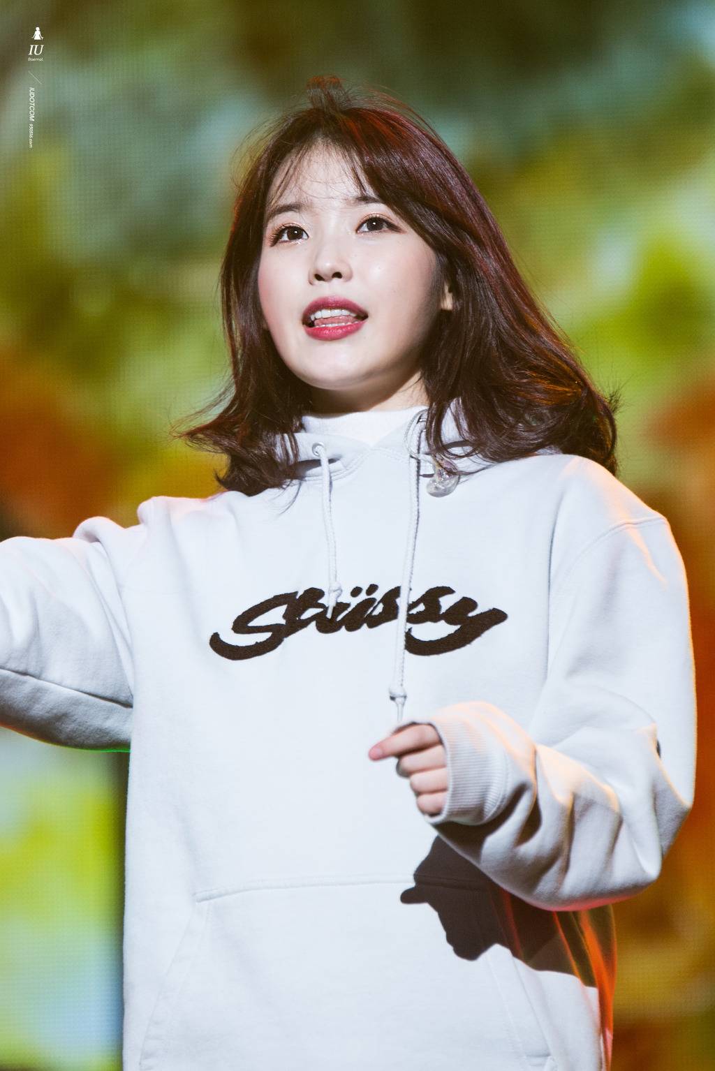 귀엽고 이쁜데 섹시하기까지한 아이유.jpgif | 인스티즈