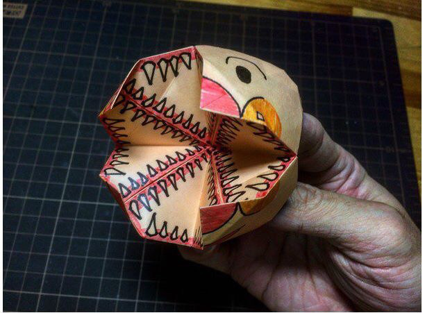 동생에게 호빵맨을 접어줬는데 울고난리네요.. | 인스티즈