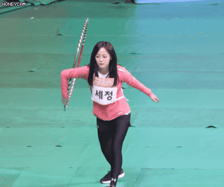 기가막힌 훌라후프 쇼를 선보이는 김세정 | 인스티즈