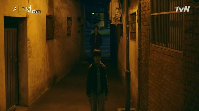 [시그널] 이미 과거가 바뀌고 있는것 같은 부분.... (feat. 박해영와 이재한의 첫만남이 바뀌었다..?!) | 인스티즈