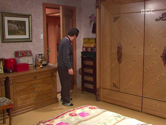 [거침없이하이킥] 순재에게 똥침당한 효자 준하.jpg | 인스티즈