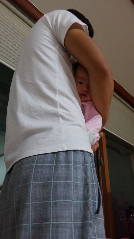 아빠가 딸을 안는 법.jpg | 인스티즈