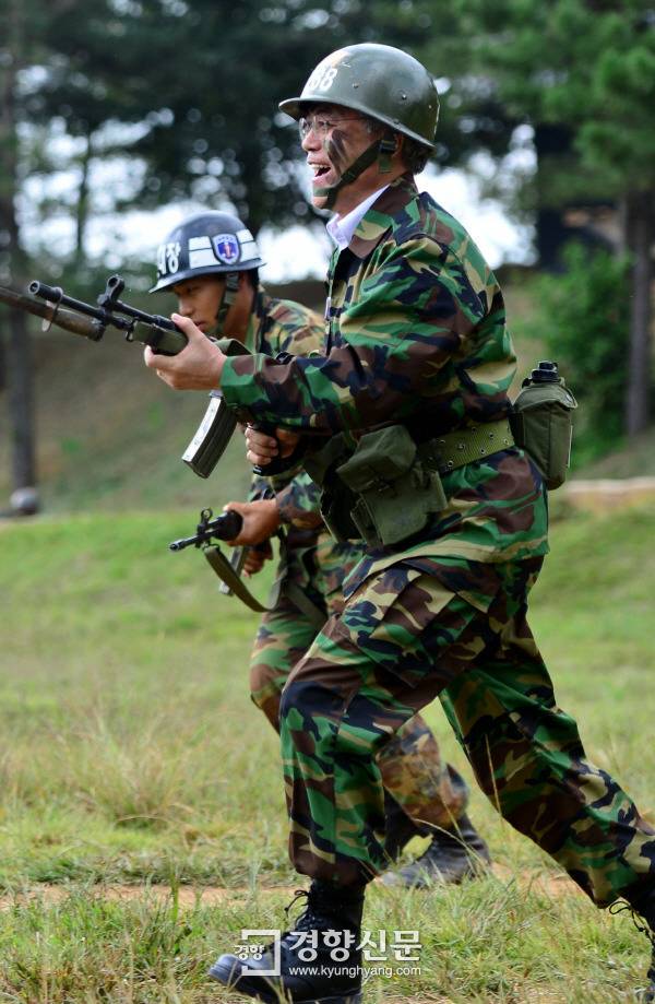 문재인 집총 자세 ㄷㄷ.jpg | 인스티즈