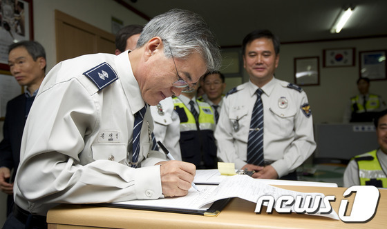 진짜 다 잘 어울리는 문재인;.jpg | 인스티즈