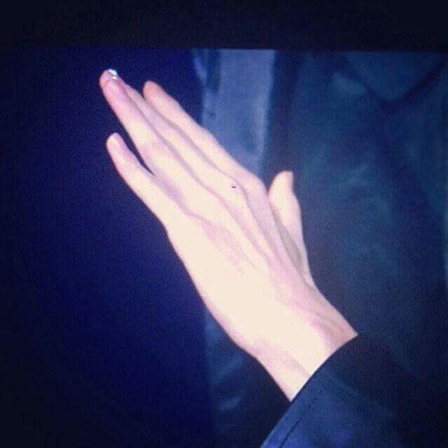 예쁘다고 유명한 남자아이돌의 손 +추가 | 인스티즈