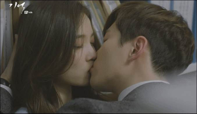 오늘자 윤소희 키스신.GIF | 인스티즈