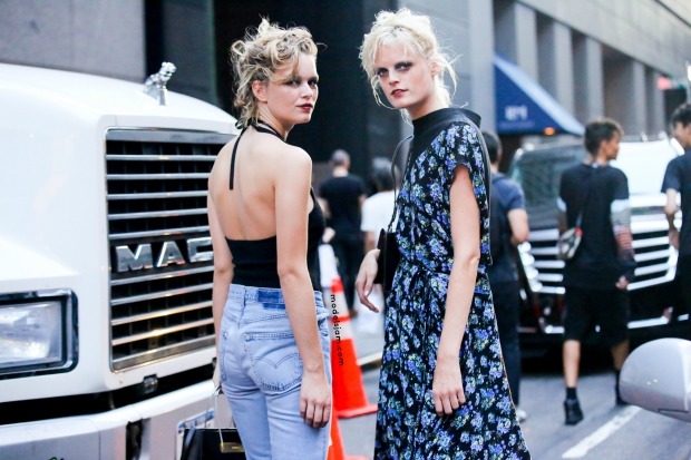 [이리나샤크외] 모델들의 개성있고 다양한 길거리 패션 모집 | 인스티즈