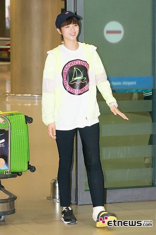 정법에서 다친후 목발짚는 트와이스 정연 | 인스티즈