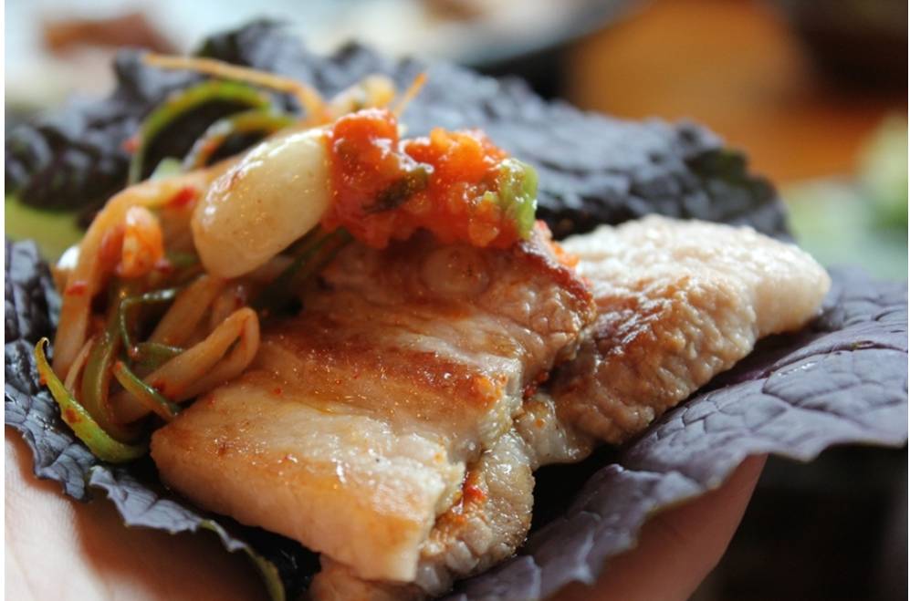 볏짚 통삼겹살 vs 생삼겹살.jpg | 인스티즈