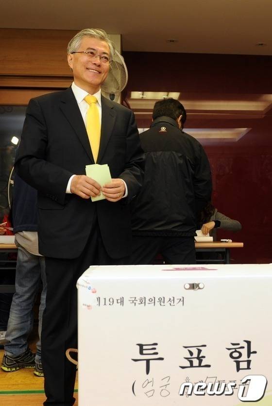 진짜 다 잘 어울리는 문재인;.jpg | 인스티즈