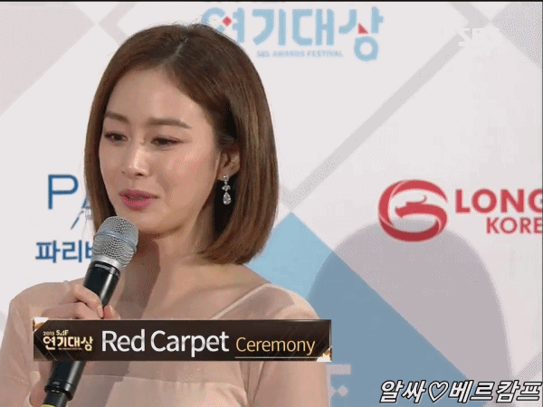 [SBS연기대상] 김태희 레드 카펫 인터뷰 움짤.gif | 인스티즈